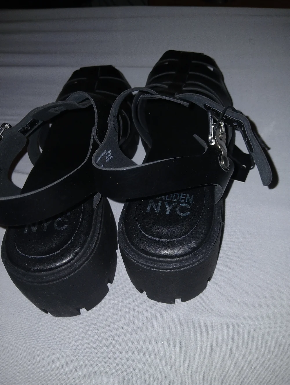 Steve Madden Strappy Sandals - Black - Size 8.5 - Picture 3 of 4